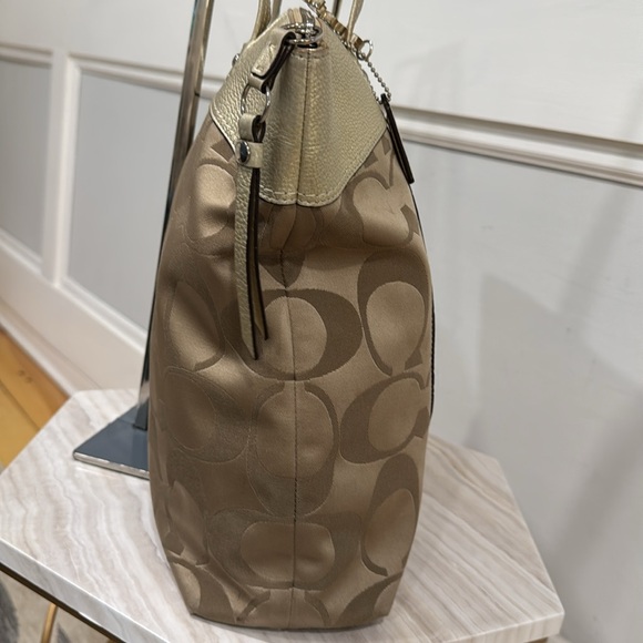 Coach Bag Laura Tote - Picture 6 of 17
